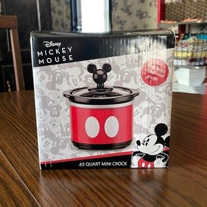 This is a cute little Disney Mickey Mouse mini crockpot.